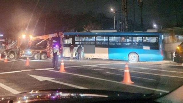 부천 원미구서 시내버스가 승용차 추돌…5명 부상