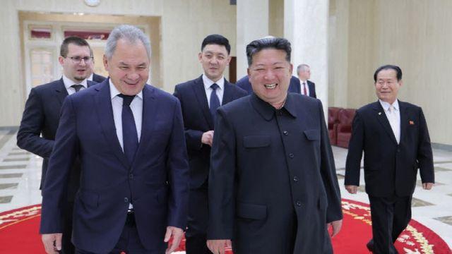 푸틴 '친서' 받은 김정은 