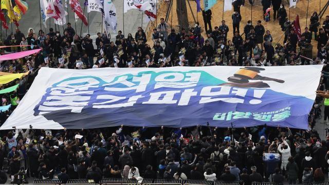 주말 전국에서도 尹대통령 탄핵 찬반 집회...부산, 광주 등 대규모 인파 몰려