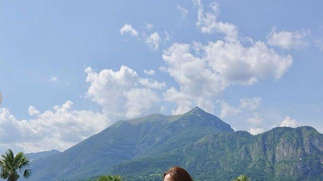 여름이 먼저 온 듯, 김희정의 코모 블루