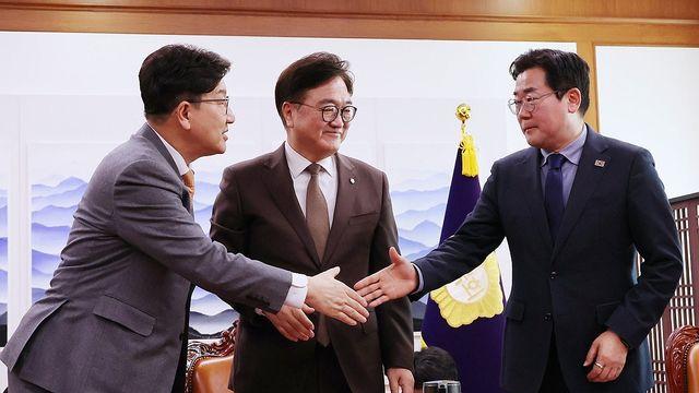 국민의힘 40.0%·민주 43.6%…정권 교체 53.9%·연장 40.4%[리얼미터]