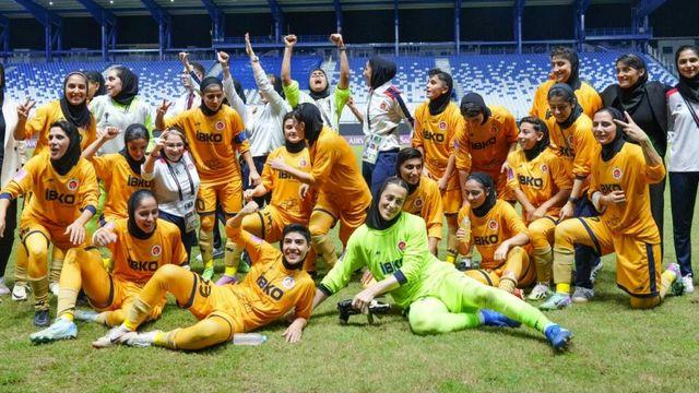 이란여자축구 밤카툰의 '여걸' 