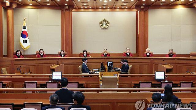 韓대행 탄핵기각에…與는 이재명 정조준, 野는 尹신속파면 압박