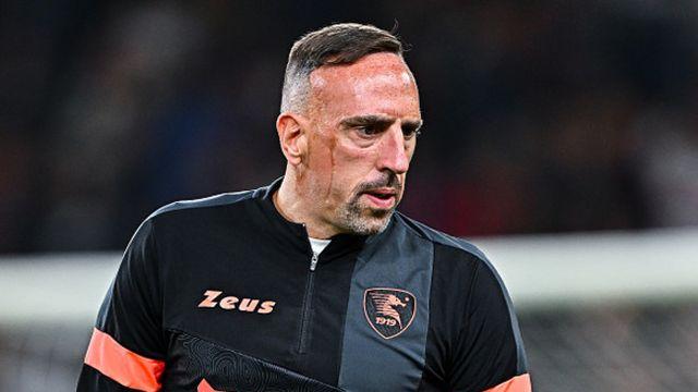 “다리 전체에 구멍이 나서 절단할 뻔했어, 정말 무서웠다”…한때 세계 최고 윙어가 은퇴한 이유