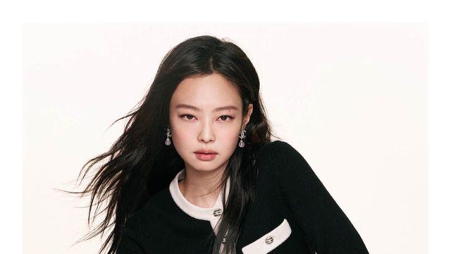 자유롭게 빛나는 제니, 샤넬25 핸드백과 함께한 순간