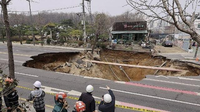 싱크홀 매몰 30대 가장 “낮엔 직장, 밤엔 배달”…안타까운 마지막 길