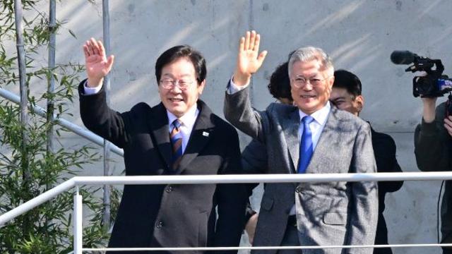 문 전 대통령, 헌재에 빠른 탄핵선고 요청… 