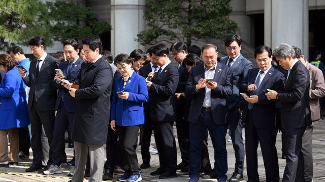 의총 마친 민주당, ‘李 무죄’ 속 “정치 검찰에 사형 판결 내린 것”