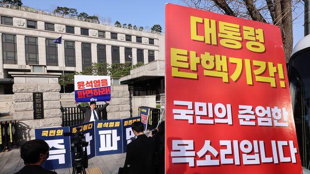 윤 대통령 탄핵 심판 ‘기각·각하’ 응답률 50.1%