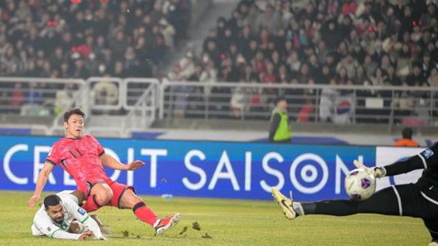 일본은 하는데, 대한축구협회는 못한 것 : 최소한 대표팀이 뛸 잔디 1곳은 지키기