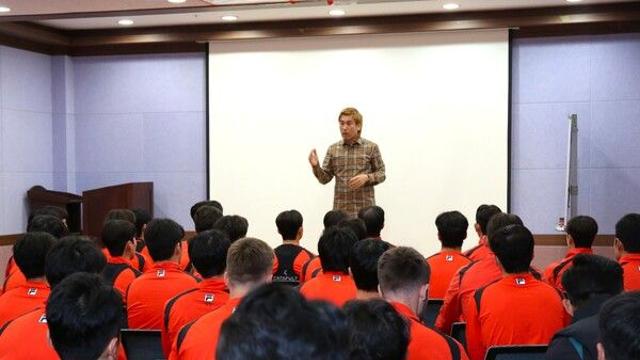 김병지 대표이사, “우리 모두 강원FC”… 휴식기 맞아 선수단 특강