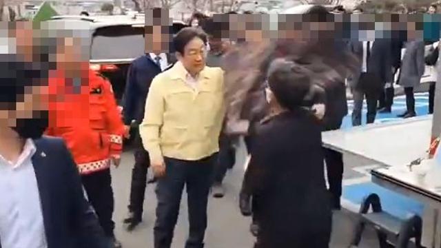 이재명, 산불 현장서 검은 옷 남성에 위협당해… 무슨 일?