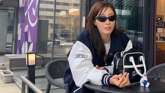차서린, 블랙과 아이보리의 믹스매치로 완성한 도심 속 봄 스타일