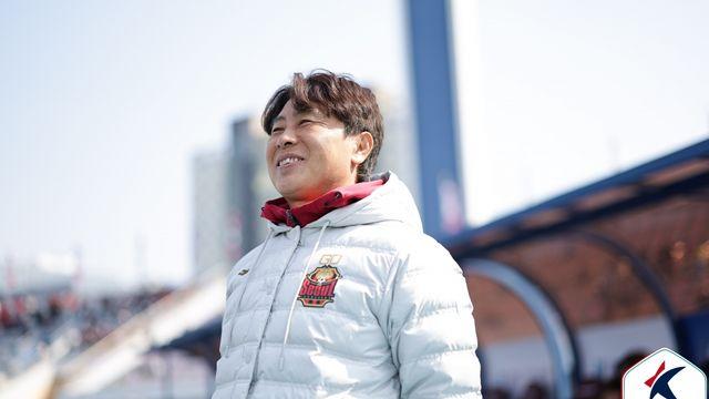 손흥민 틀어막은 '요르단 철벽' 야잔, 김기동 감독도 미소…