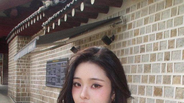 송지아, 그레이 맨투맨과 흰 미니스커트... 봄이 오는 소리