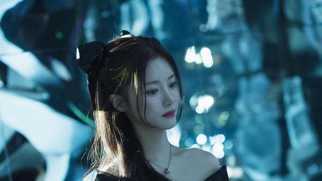 거울 속 꿈처럼, 고보결의 블랙 드레스 모먼트