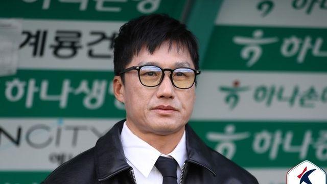 [K리그1 이슈] 경고성 반칙 명시되어 있는데...'다이렉트 퇴장' 이정효 감독, 심판진에 찍혔나