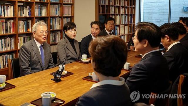 민주, 文 소환 통보에 