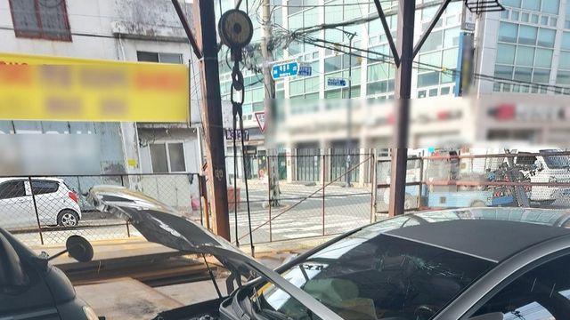 부산 사상구 신호 없는 교차로서 승용차 충돌…4명 부상
