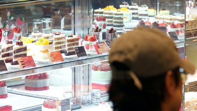 케이크 가격 4만원대?... 생일 초 불기도 부담되네