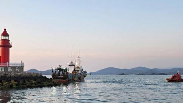 사천해경, 삼천포구항 홍등대 좌초 선박 구조