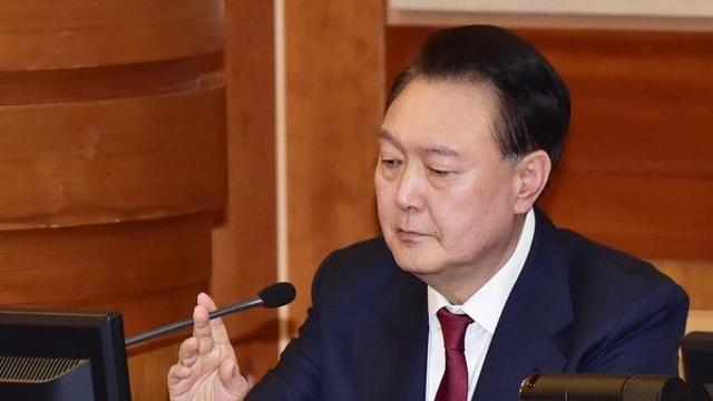 [리얼미터 여론조사] '정권 교체' 여론 '연장' 대비 크게 앞서