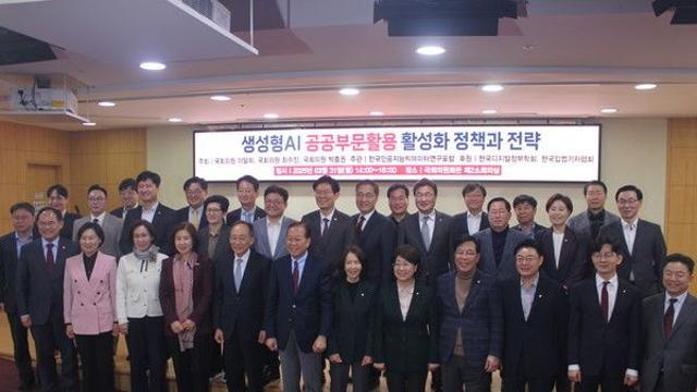 [현장] 전문가들 “국내 AI 생태계 미흡···공공부문서 ‘마중물’ 역할 필요”