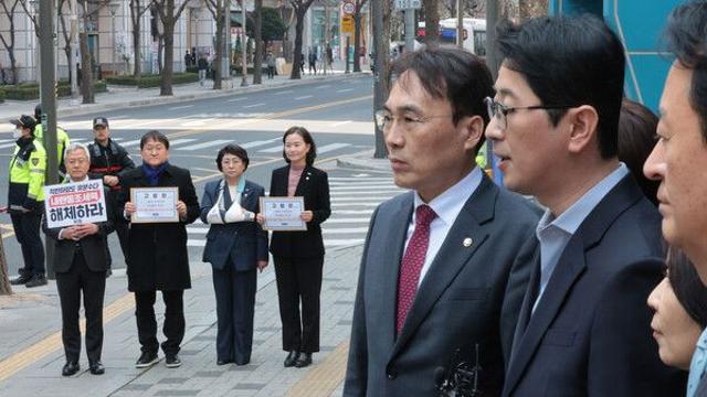 국힘, 이재명·김어준 등 72명 내란음모 혐의 고발...혁신당, 맞고발