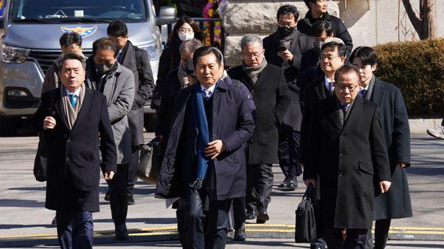 국회측, 헌재에 尹파면 촉구서 전달…