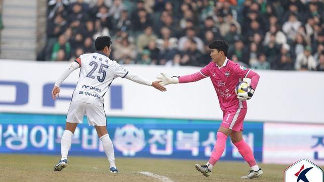 올해도 이어지는 김천 돌풍…에이스 이동경 말고도 ‘언성 히어로’ 수비진 있기에 가능하다!