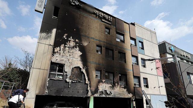 어린이집 화재에 걸음마도 못 뗀 아이들 안고 뛰쳐나간 교사들