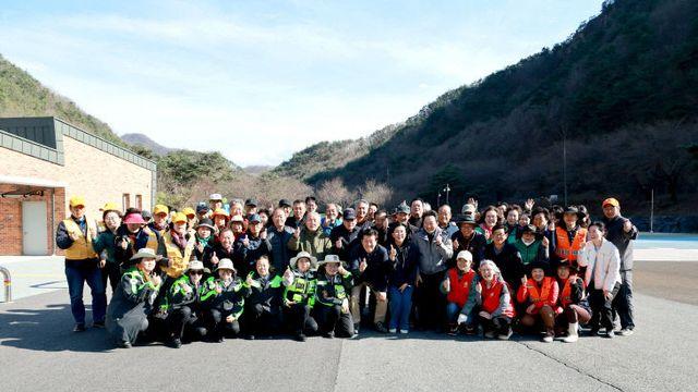 군북면, 10개 사회단체 회원 보곡산골 산벚꽃축제장 주변 환경정비