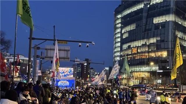 탄핵찬성 단체들 저녁 도심 행진…탄핵반대 단체들은 철야집회(종합)