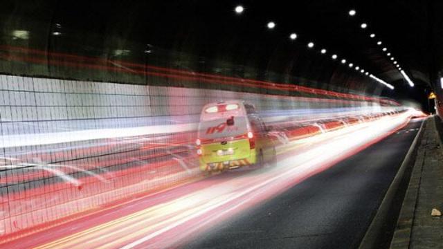 촛불 켜고 골프공 닦다 '펑'…아파트 화장실서 폭발 추정 불