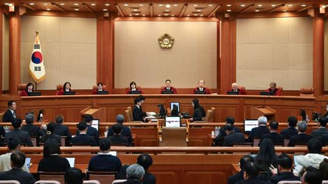 尹탄핵시계 돌아간다…탄핵심판, 사건명 읽으며 선고 시작