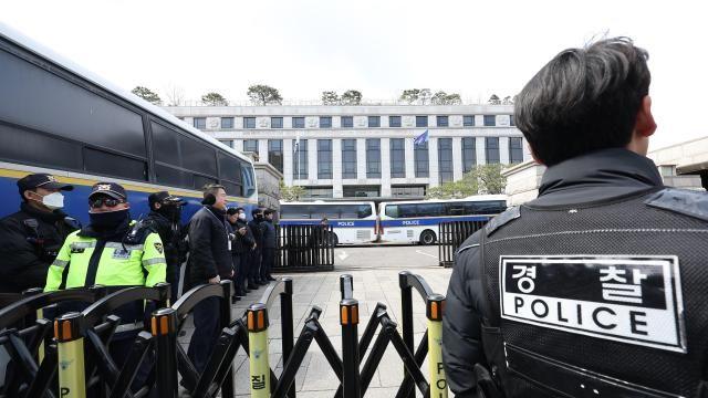 헌재 반경 100m 진공상태…내일 경찰 지휘부 화상회의