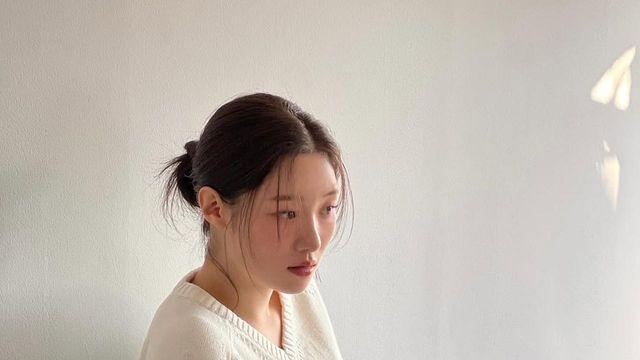 데님 스커트부터 플리츠 스커트까지... 정채연이 봄을 입는 방법