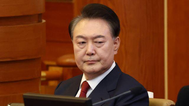 윤측 
