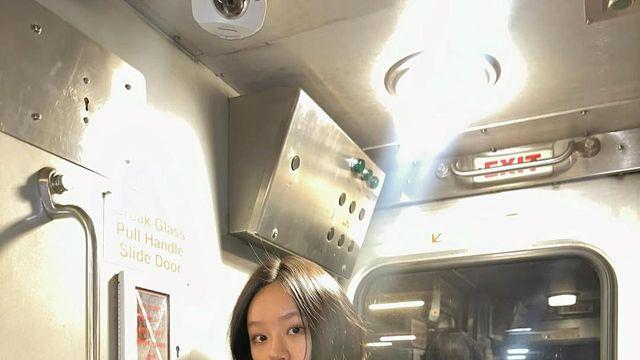 혜리, 시어링 무스탕과 와이드 팬츠로 완성한 도회적 무드