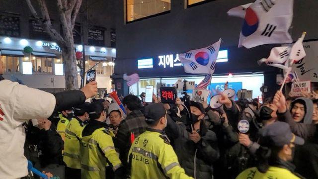 선고일 지정에 분위기 격앙..탄핵 찬반 양측 한때 대치
