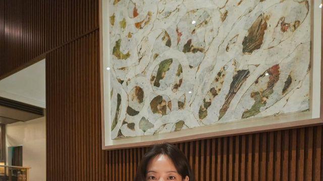 이지연 아나운서, 블랙 트위드 카디건으로 완성한 미니멀 시크룩