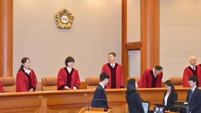 탄핵 선고 미리 보는 방법...‘이것’ 알면 보인다