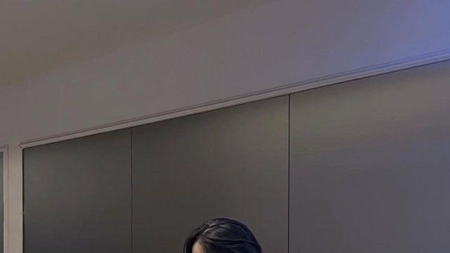 이나은, 루즈핏 카키 트렌치코트로 완성한 시크한 봄 룩
