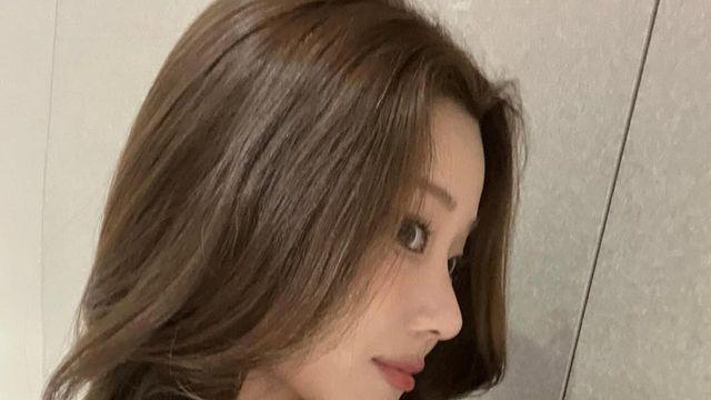 배지연, 은은한 웨이브와 로즈 립으로 완성한 봄 메이크업