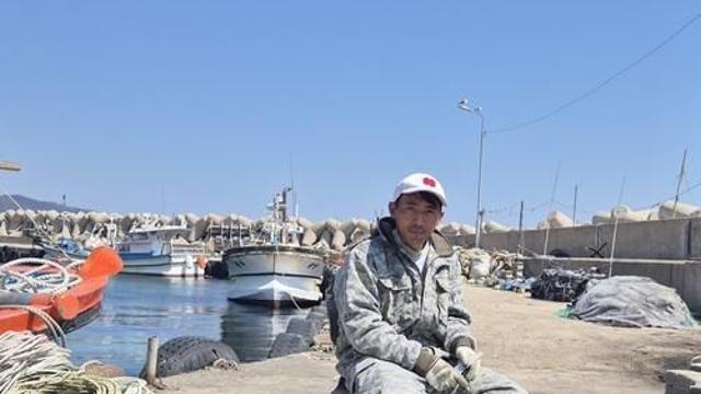 법무부, 산불 속 할머니 업고 뛴 외국인 선원에게 '장기거주 자격' 부여 검토 