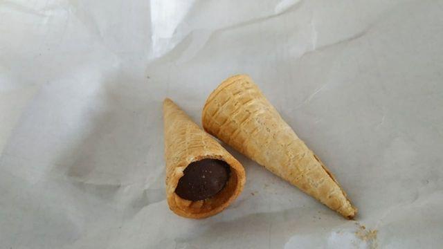 '1970년, 빙과업체 뒤집히게 만들었던 사건..' 모든 콘 아이스크림의 끝 부분에 '초콜릿' 들어 있는 진짜 이유