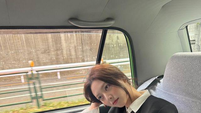 하객룩 뭐 입을까? 카리나, 정채연에게 배우는 트위드 재킷보다 예쁜 2025 하객룩 코디 OOTD!