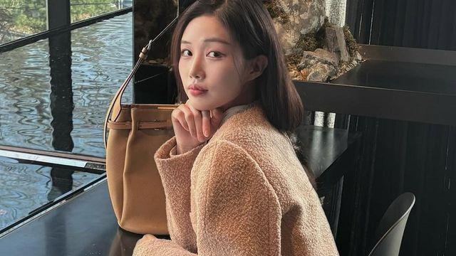 고은재, 봄을 품은 듯 포근한 텍스처의 베이지 코트