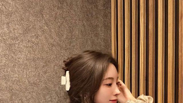 이리안, 데님 셔츠와 팬츠로 연출한 고전적 청청룩
