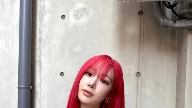 지젤, 검은 레이스 슬립 드레스에 담긴 치명적 고요